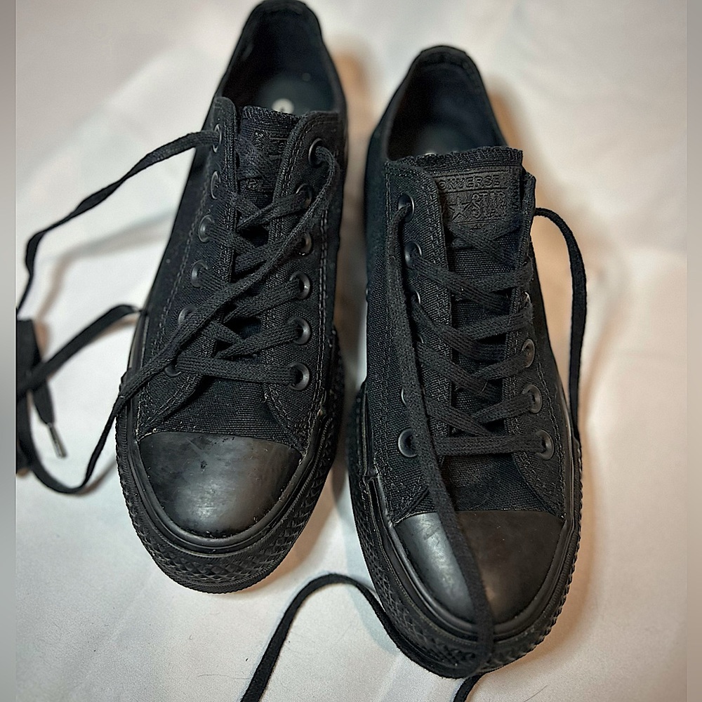 Black Low Top Platform Converse Shoes size 6